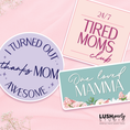 Load image into Gallery viewer, Photo booth prop signs with Mother's Day-themed text by 'Lush Party Studio'.