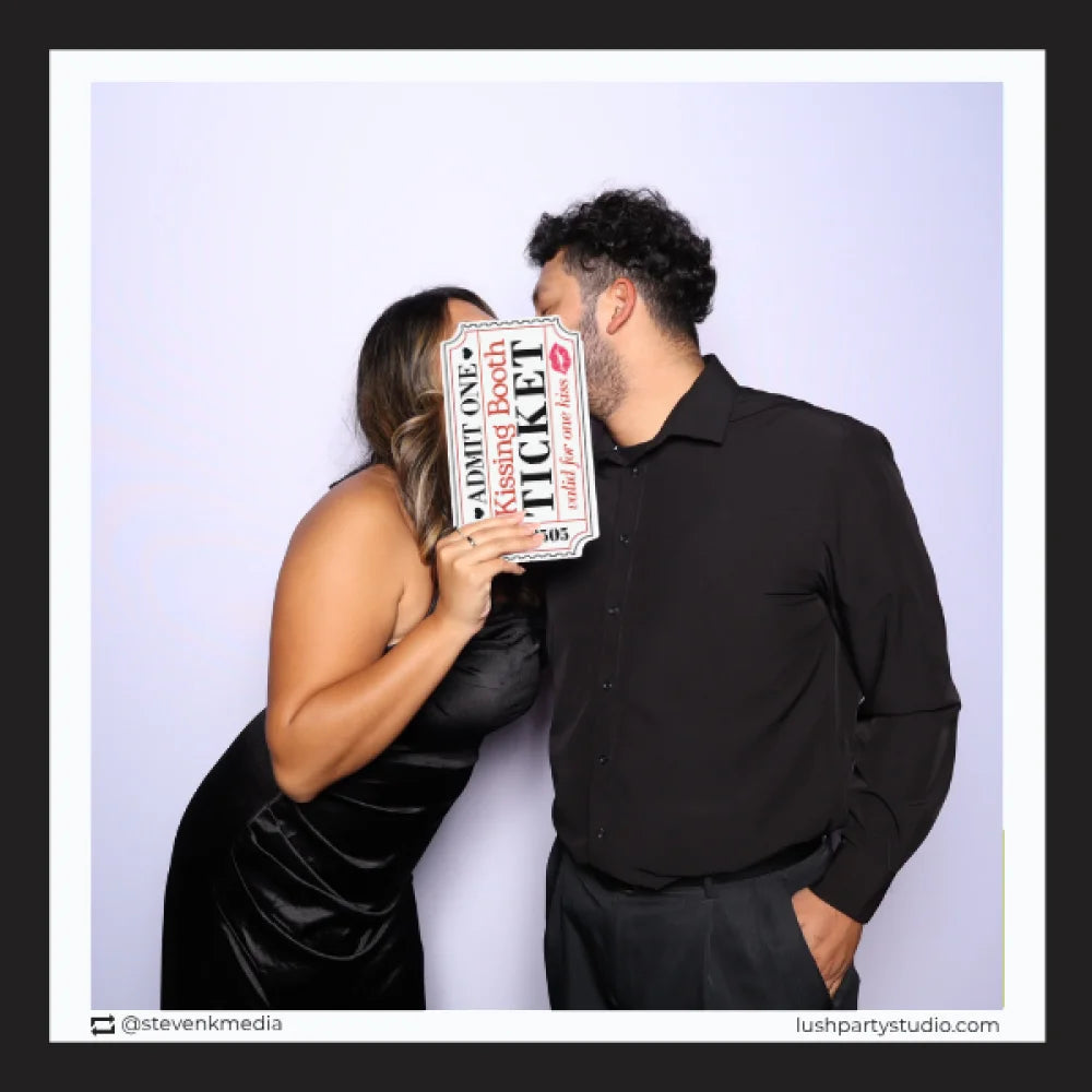 KISSING BOOTH | GOLDEN TICKET