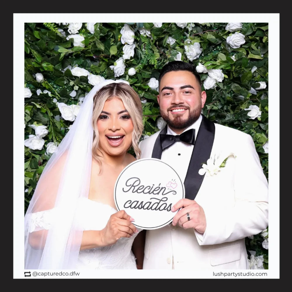 wedding photo booth props in spanish with recien casados text